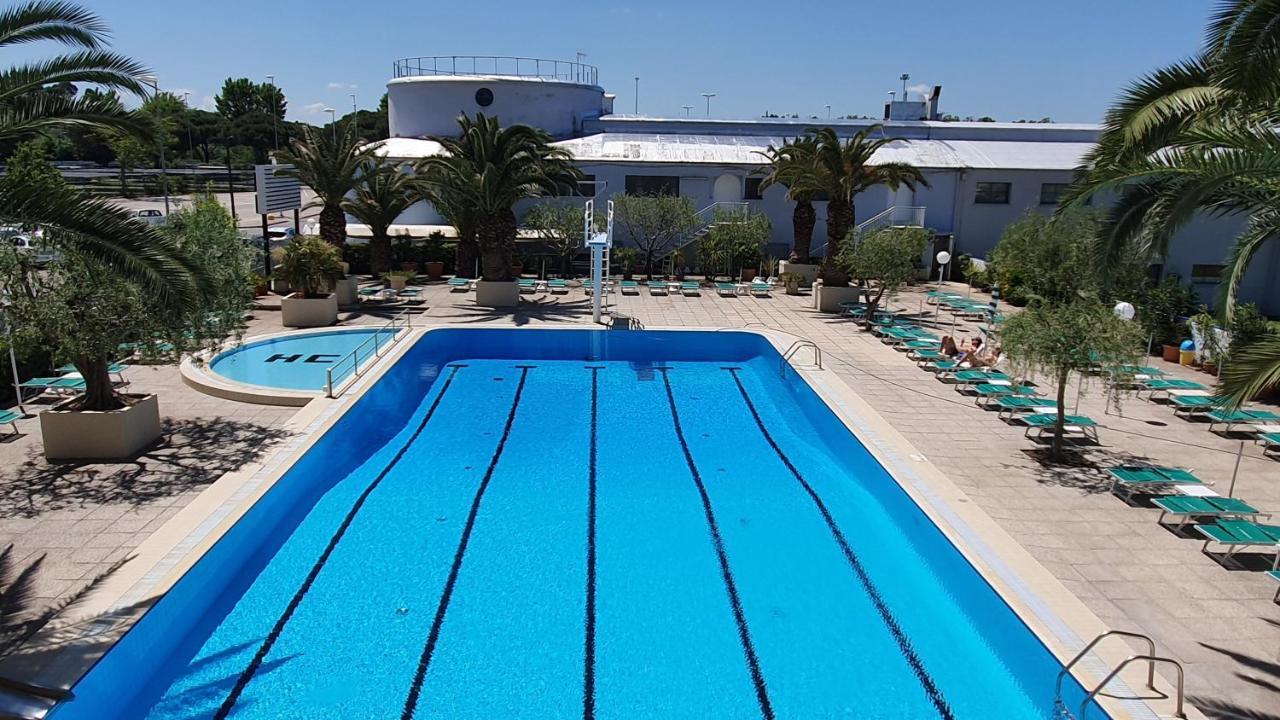 Hotel Cormoran Cattolica Exteriör bild