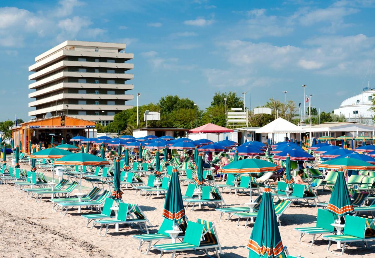 Hotel Cormoran Cattolica Exteriör bild