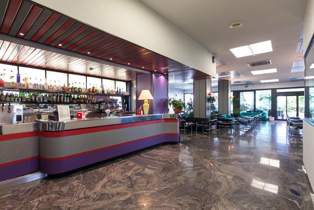 Hotel Cormoran Cattolica Exteriör bild