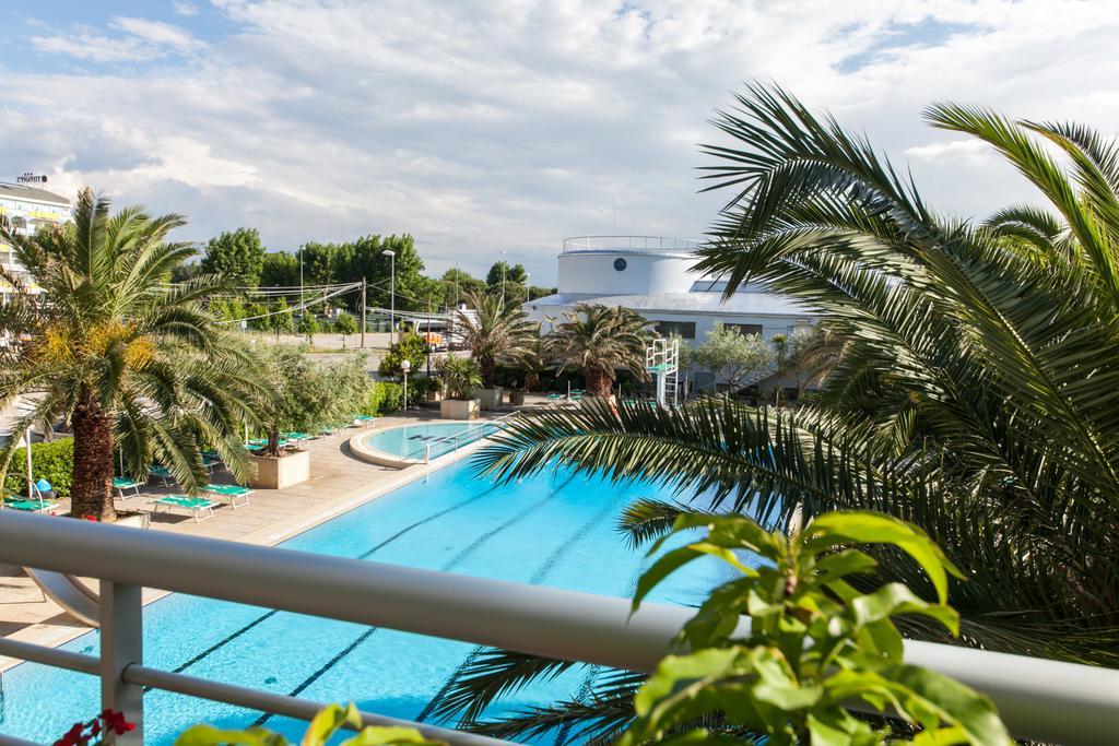 Hotel Cormoran Cattolica Exteriör bild