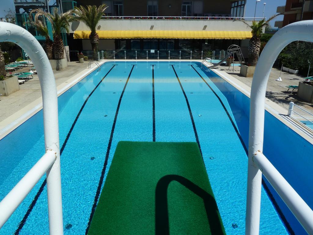 Hotel Cormoran Cattolica Exteriör bild